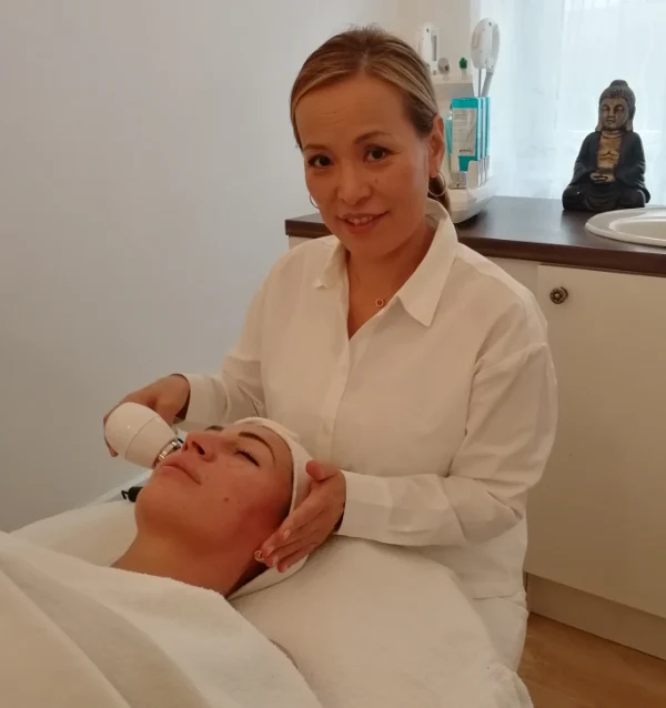 Kosmetik Behandlung mit Ultraschall
